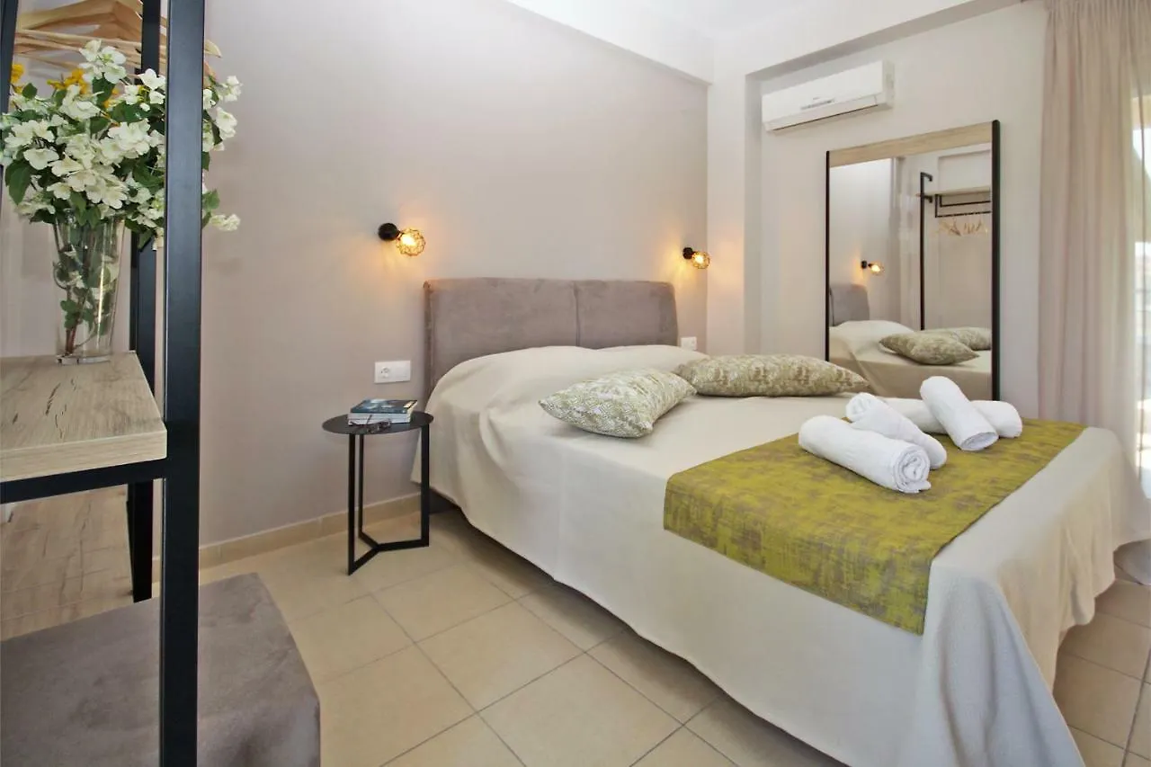 Mr&Mrs Green Paradisos Apartment